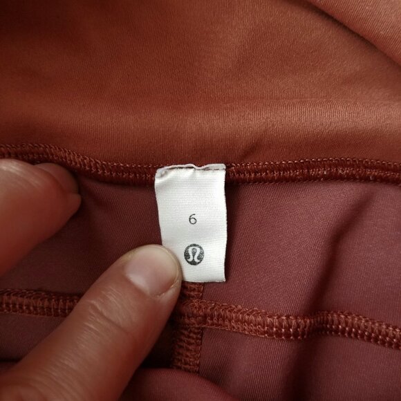 Lululemon Everlux and Mesh High-Rise Tight 25" in Dark Terracotta, size 6 - Picture 6 of 11